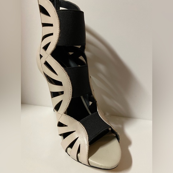 Guess Aela Gladiator High Heels Stiletto Cut Out Peep Toe Bootie Ivory Women 6.5 - Picture 9 of 12